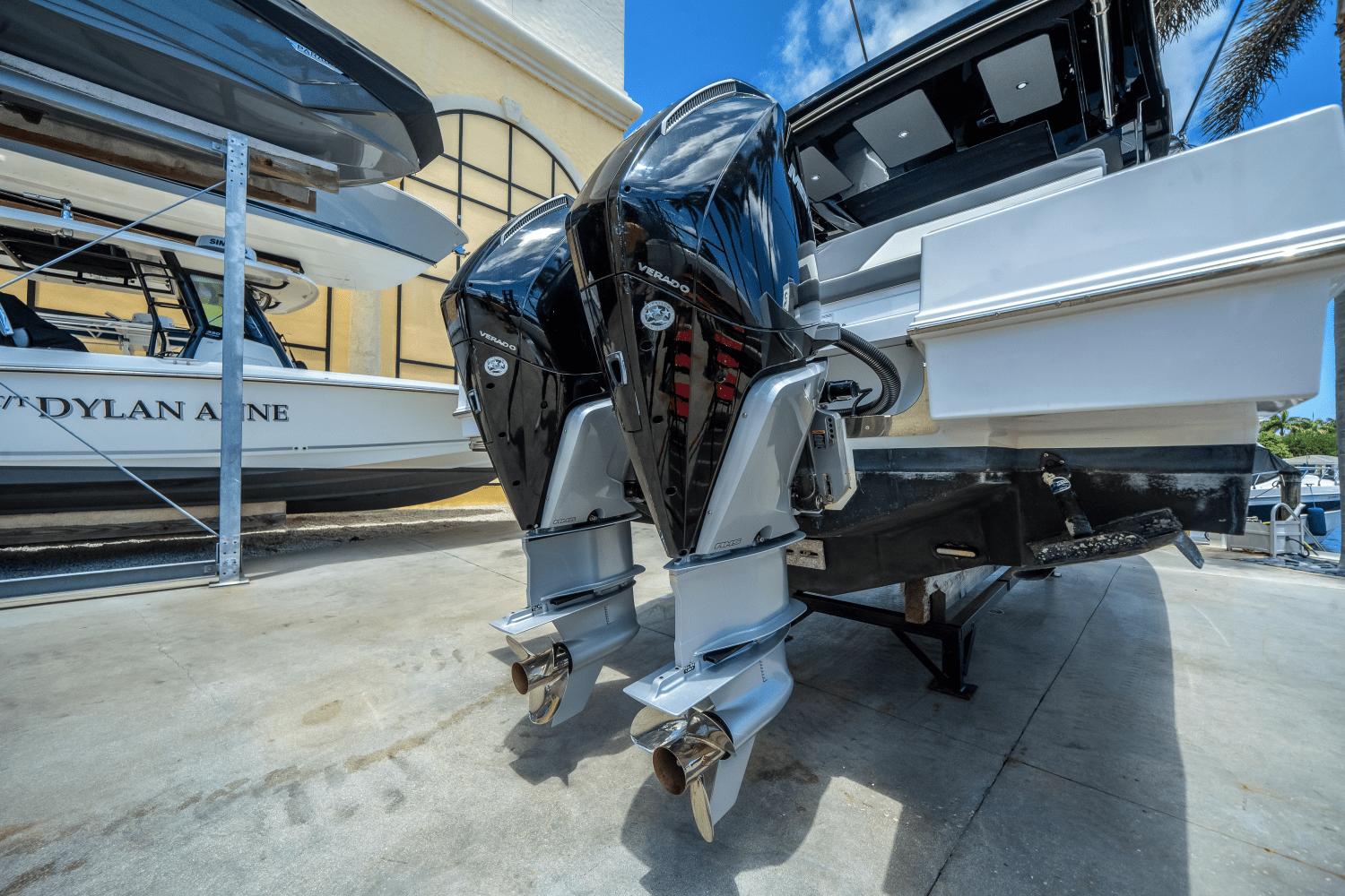 2023-cruisers-yachts-34-gls-outboard-power-9573301-977848509-0-060520250852-2