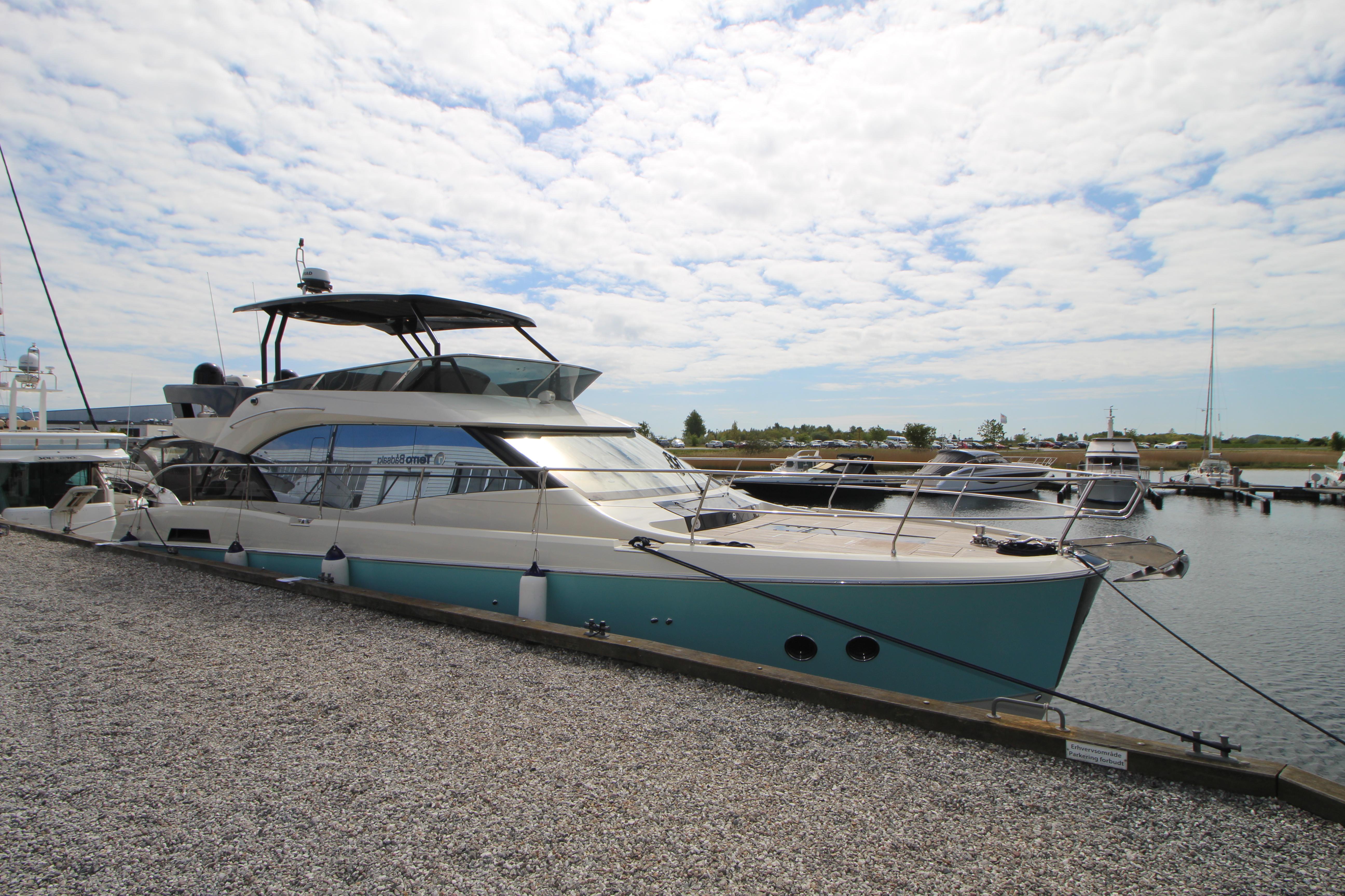 Yacht Photos Pics