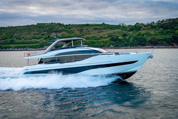 Princess Y85 cruising