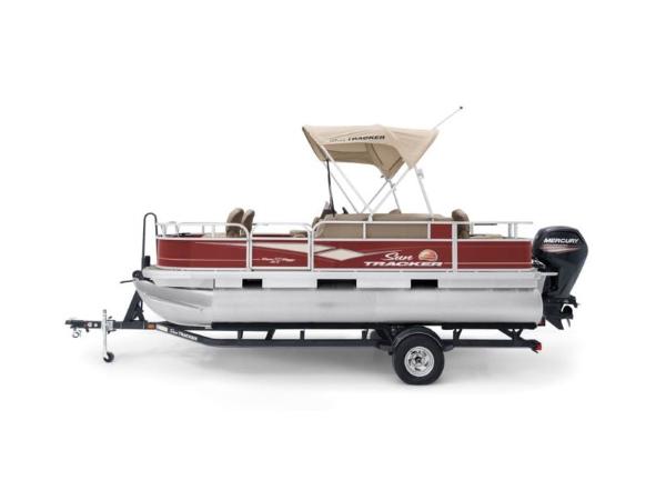 2022 Sun Tracker boat for sale, model of the boat is BASS BUGGY® 18 DLX & Image # 2 of 17