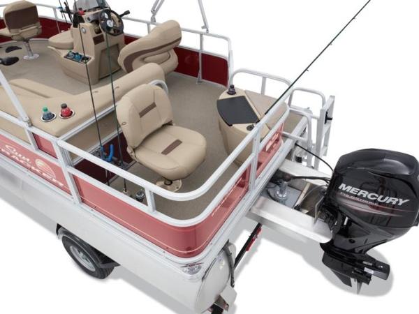 2022 Sun Tracker boat for sale, model of the boat is BASS BUGGY® 18 DLX & Image # 6 of 17
