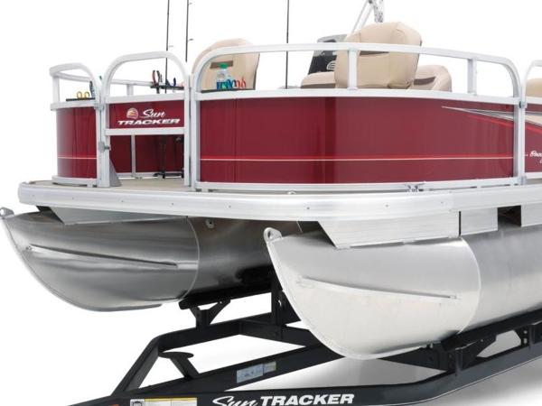 2022 Sun Tracker boat for sale, model of the boat is BASS BUGGY® 18 DLX & Image # 9 of 17