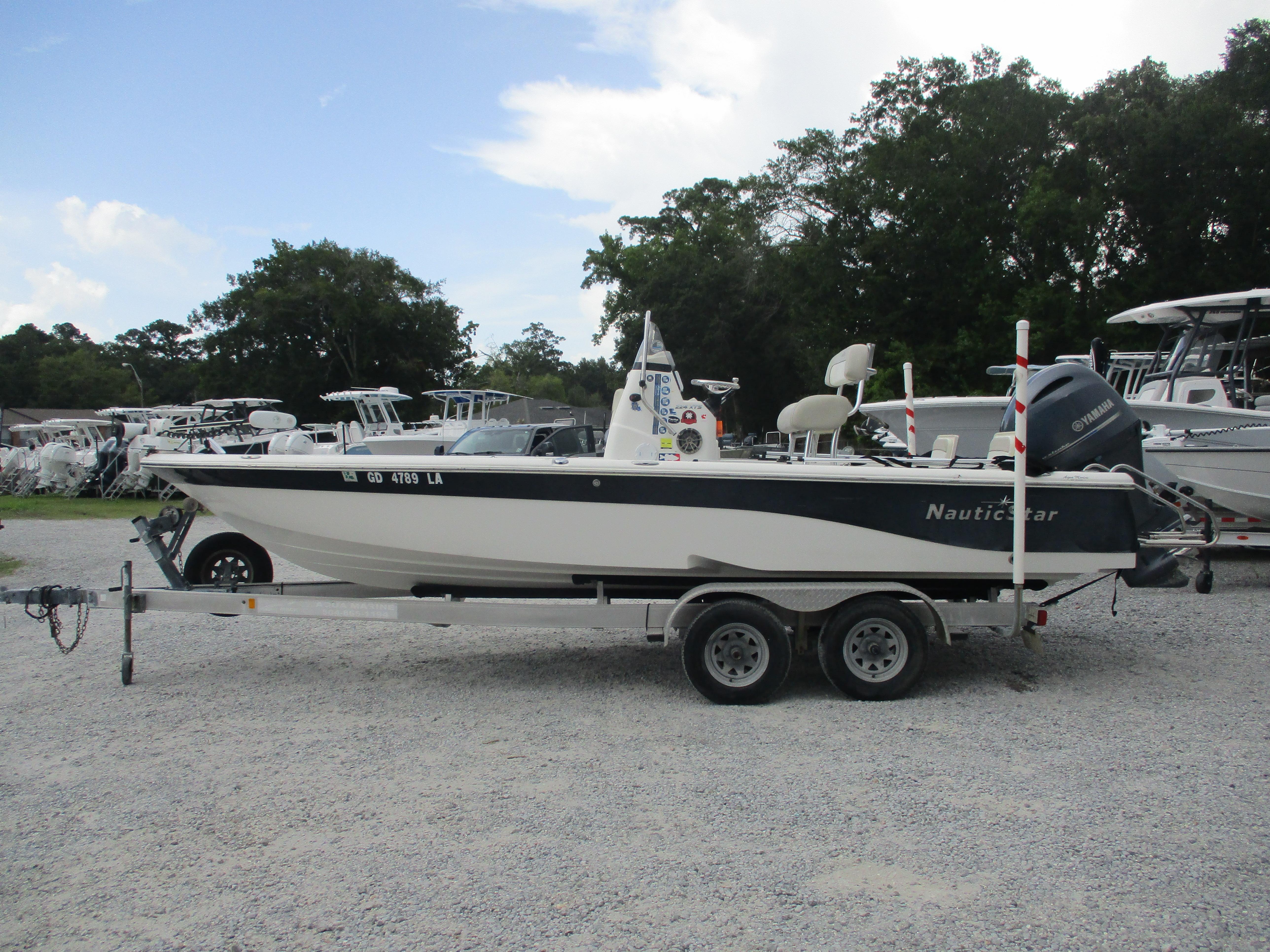 2015 NauticStar 224