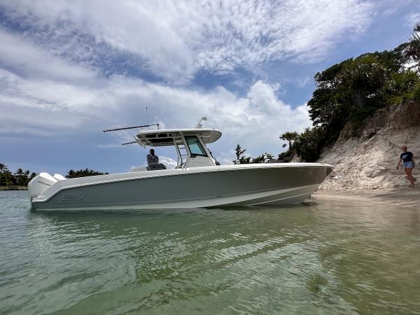 33' Boston Whaler, Listing Number 100901239, Image No. 3