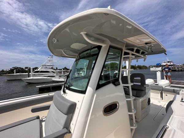 33' Boston Whaler, Listing Number 100901239, - Photo No. 14