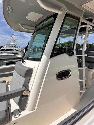 33' Boston Whaler, Listing Number 100901239, - Photo No. 15