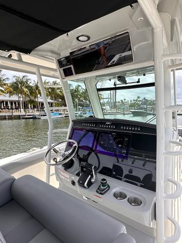 33' Boston Whaler, Listing Number 100901239, - Photo No. 21