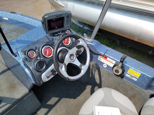 2010 Stratos boat for sale, model of the boat is 1760DV & Image # 8 of 16