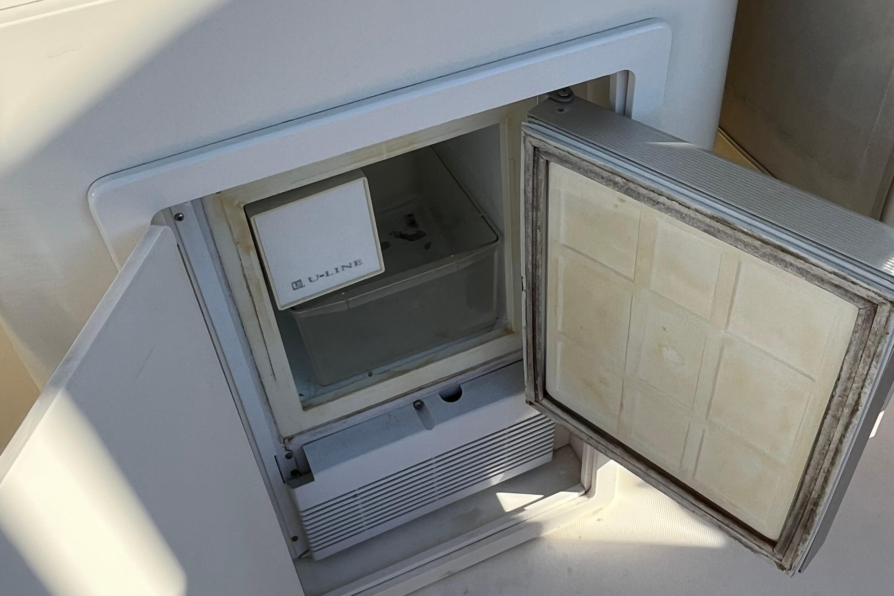 Open U-Line ice maker on 2006 Sabre 36 Flybridge Sedan yacht.