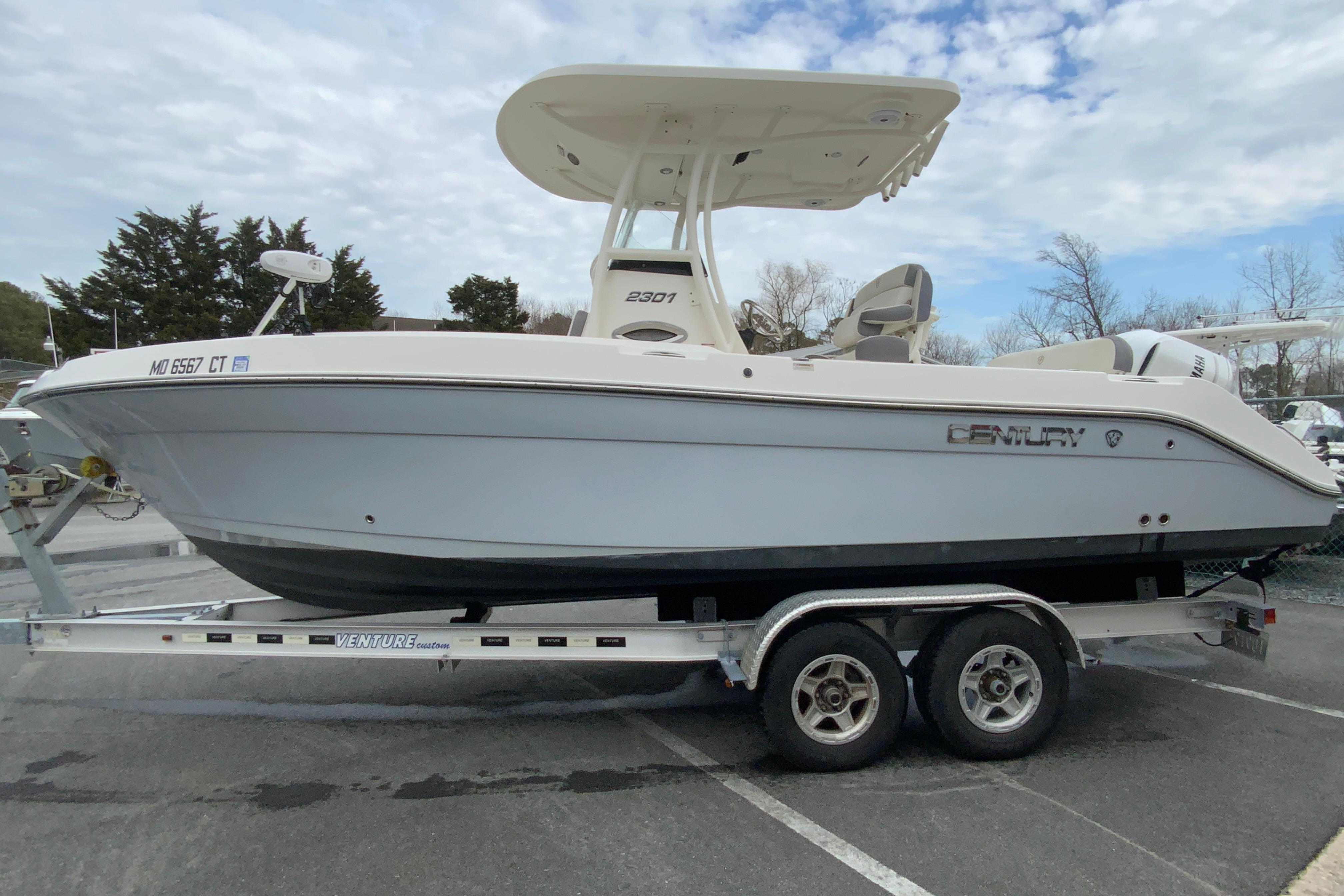 2019 Century 2301 Center Console-6