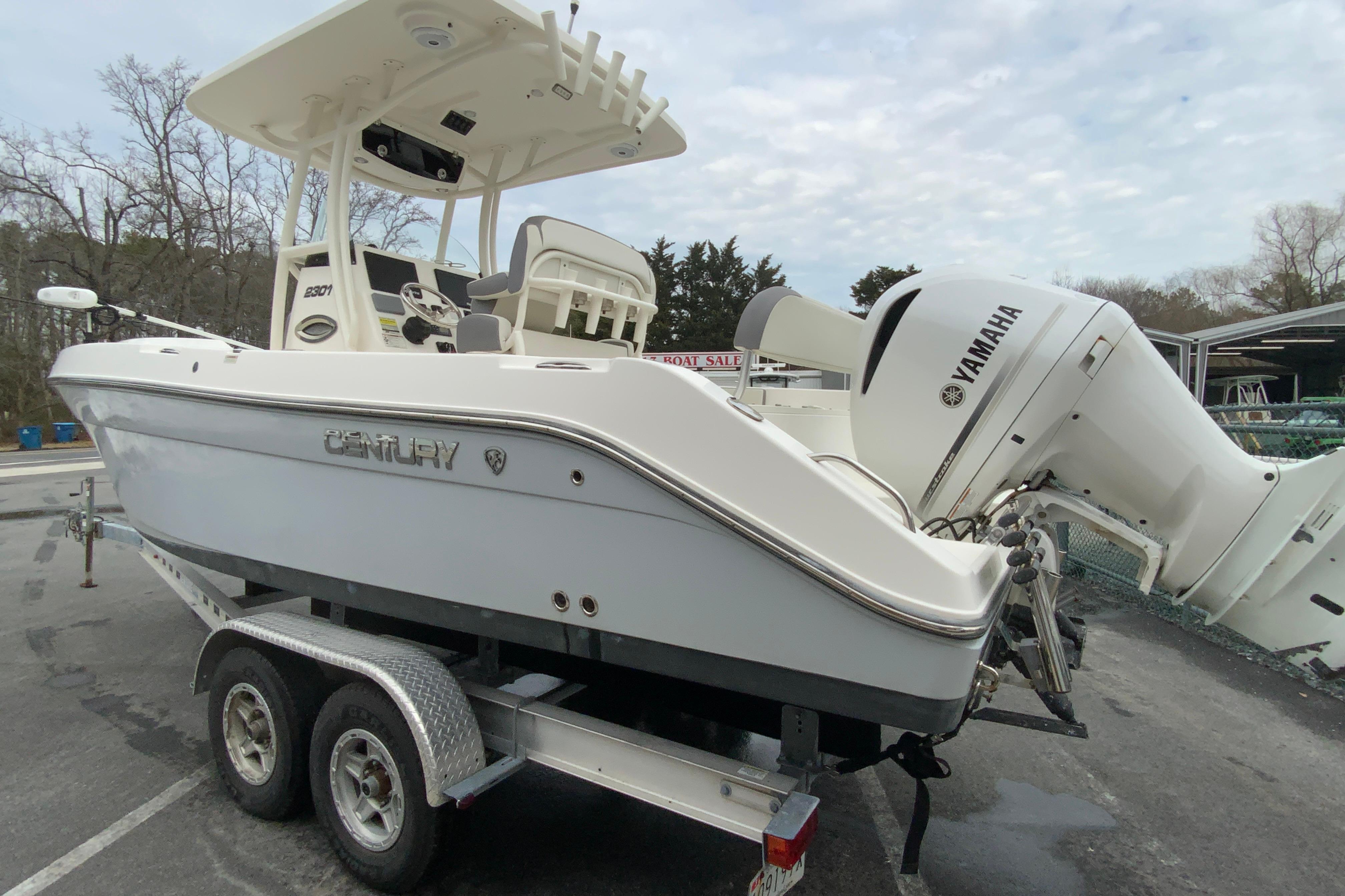 2019 Century 2301 Center Console-7