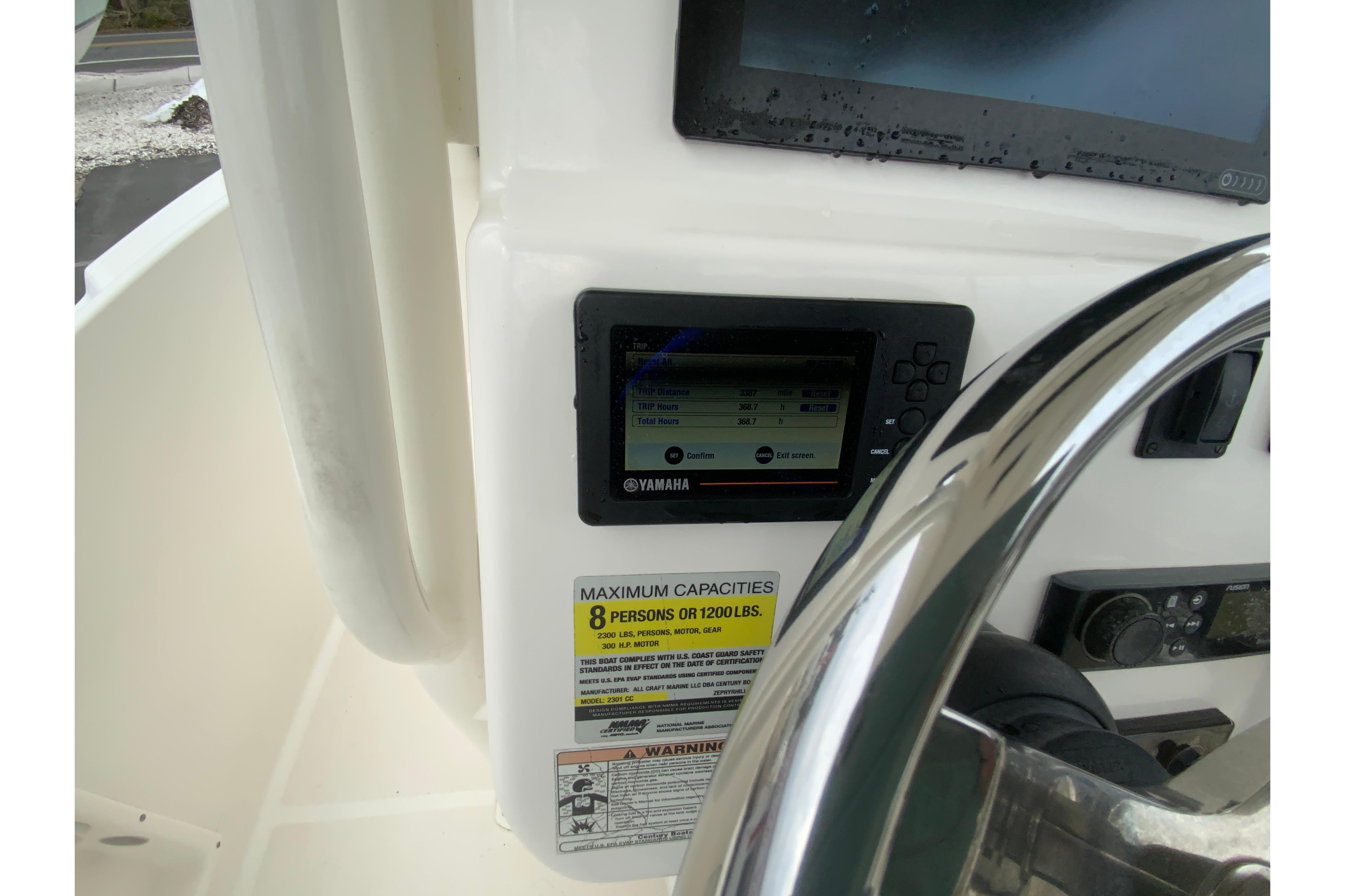 2019 Century 2301 Center Console-25