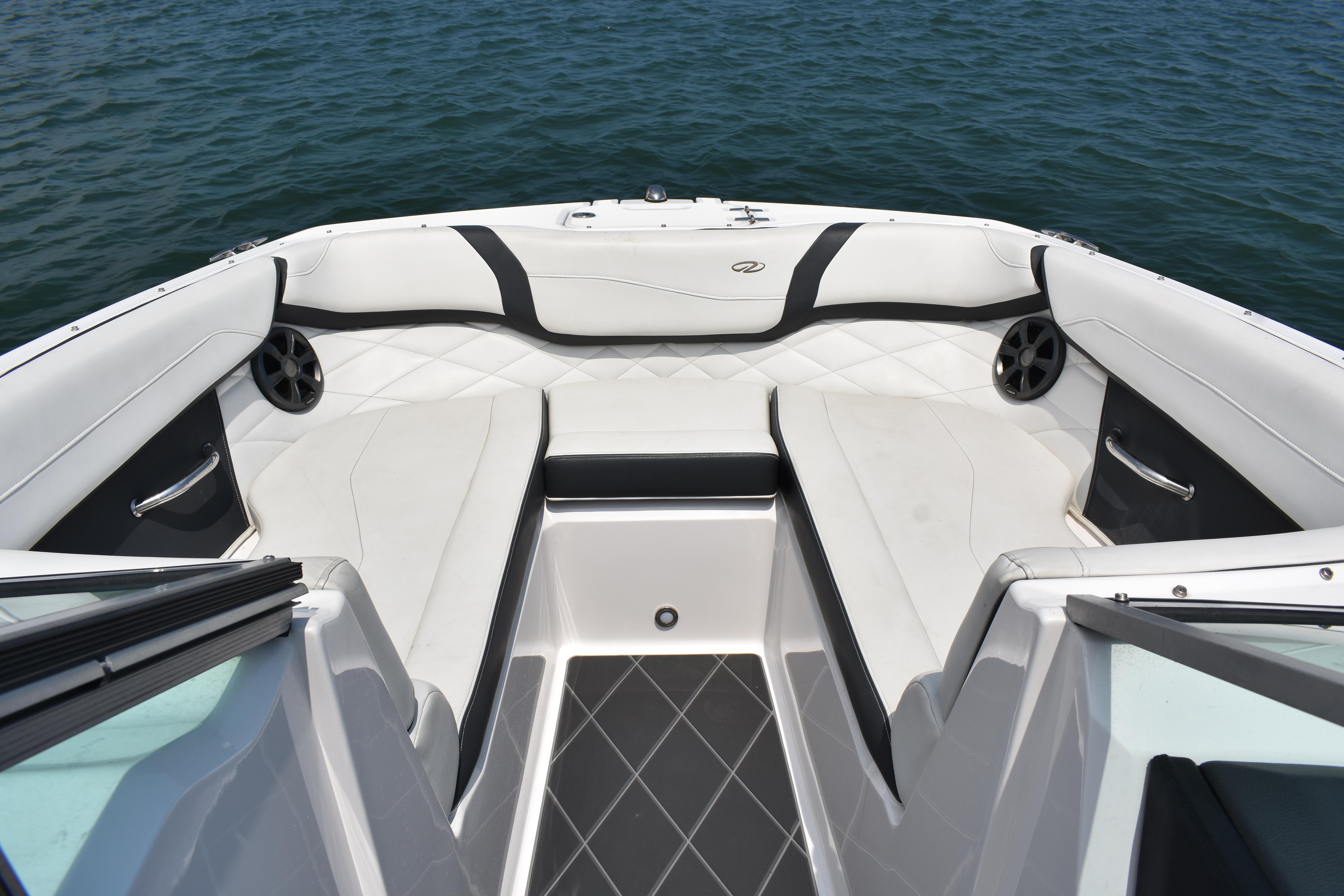 2018 Regal 23 OBX | Yachts360