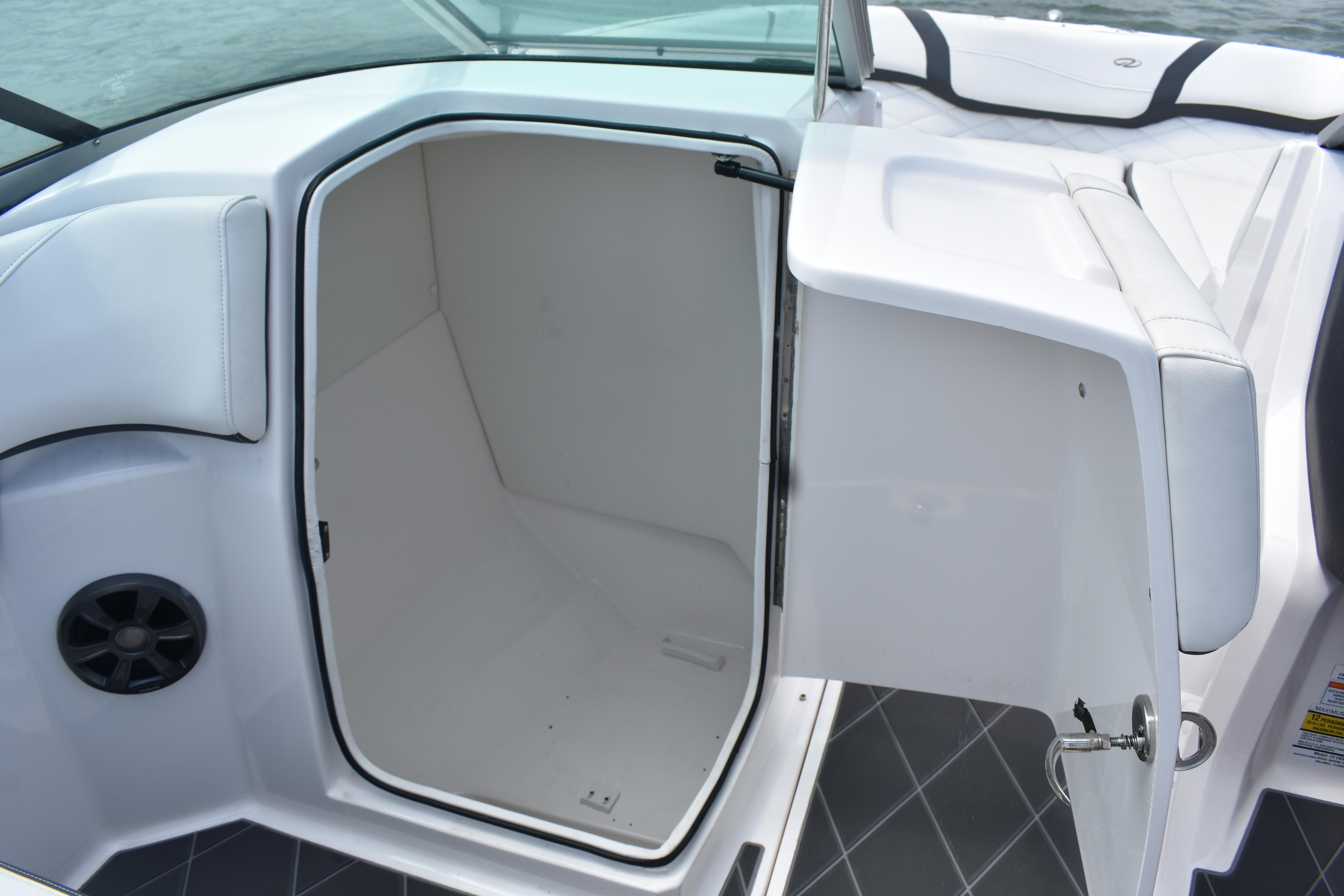 2018 Regal 23 OBX | Yachts360