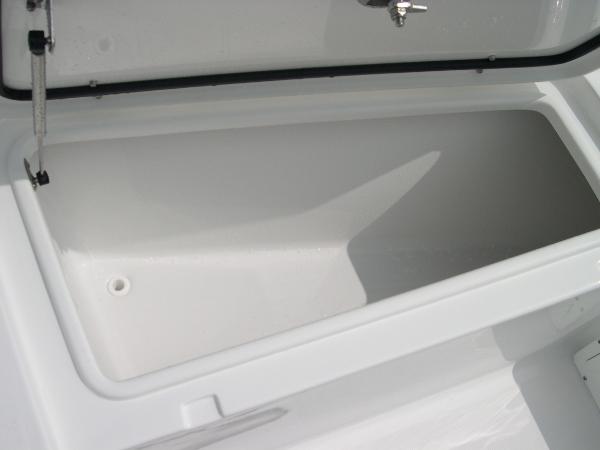 Gamefish 27 Forward Seat Photo 12