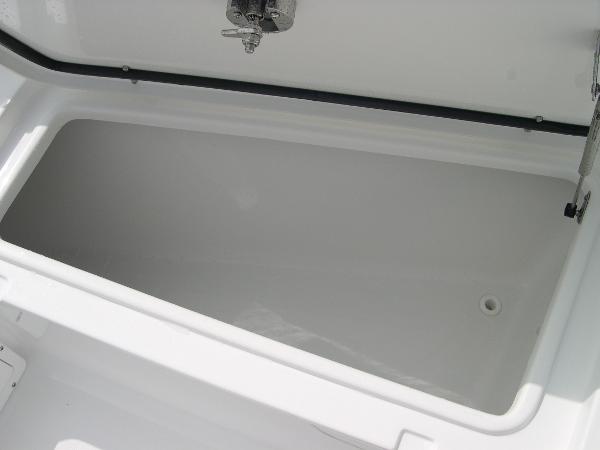 Gamefish 27 Forward Seat Photo 13