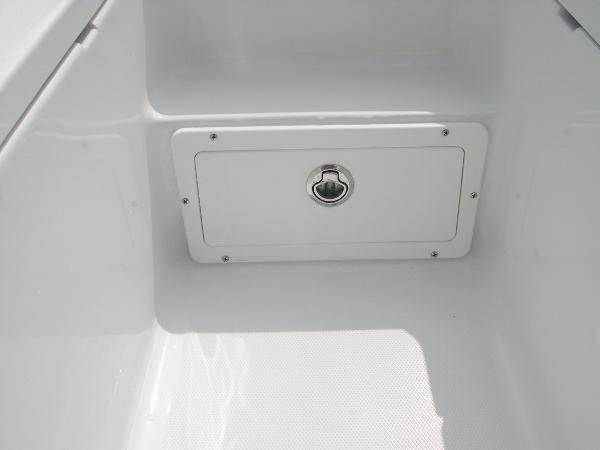 Gamefish 27 Forward Seat Photo 14