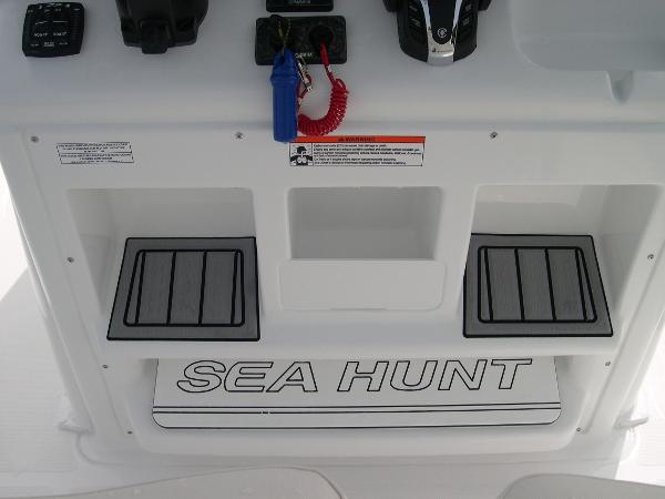 Gamefish 27 Forward Seat Photo 30