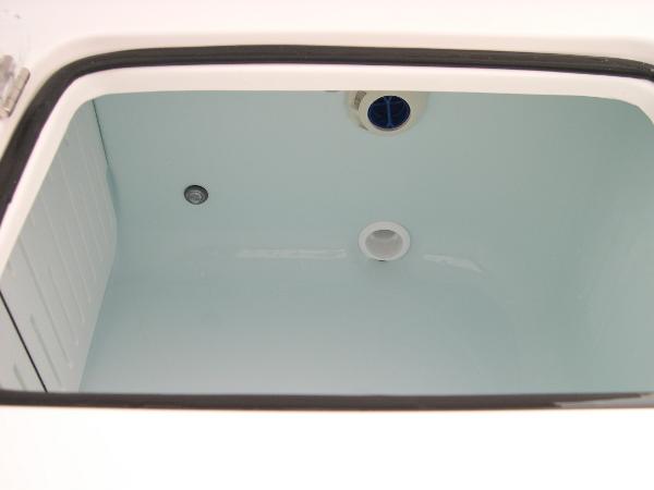 Gamefish 27 Forward Seat Photo 38