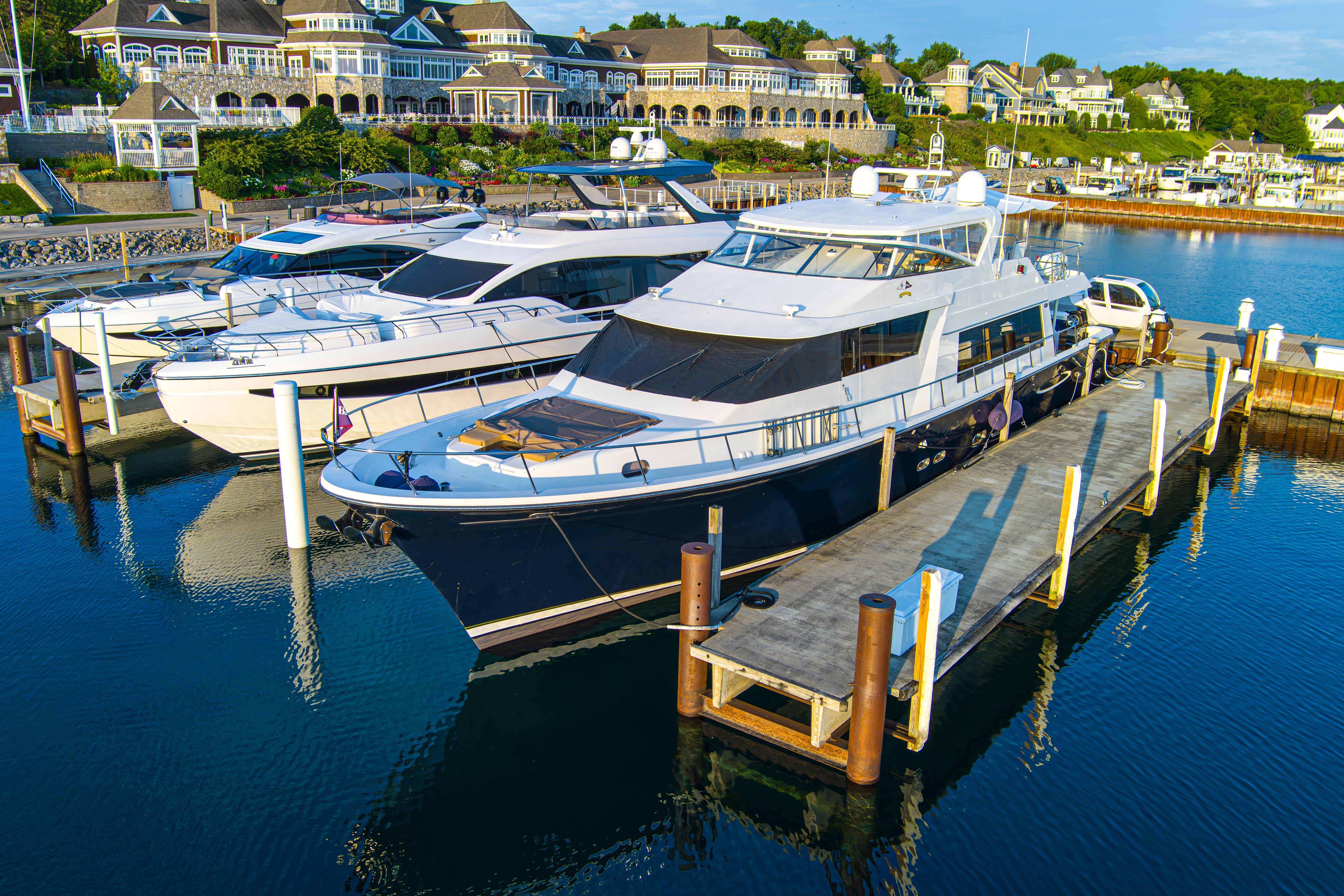 2005 Mariner 85 motor yacht