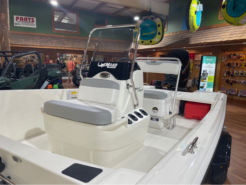 2021 Mako boat for sale, model of the boat is M17CCJ & Image # 2 of 9