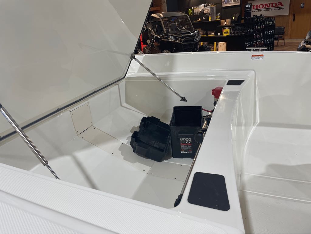 2021 Mako boat for sale, model of the boat is M17CCJ & Image # 3 of 9