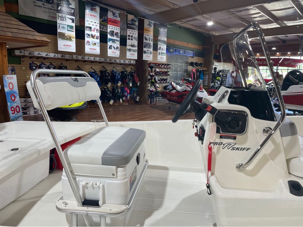 2021 Mako boat for sale, model of the boat is M17CCJ & Image # 6 of 9