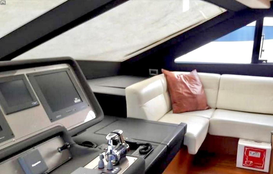 2008 Ferretti Yachts 780