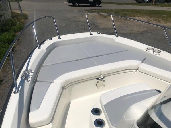 2016 Boston Whaler boat for sale, model of the boat is 210 Dauntless & Image # 6 of 6