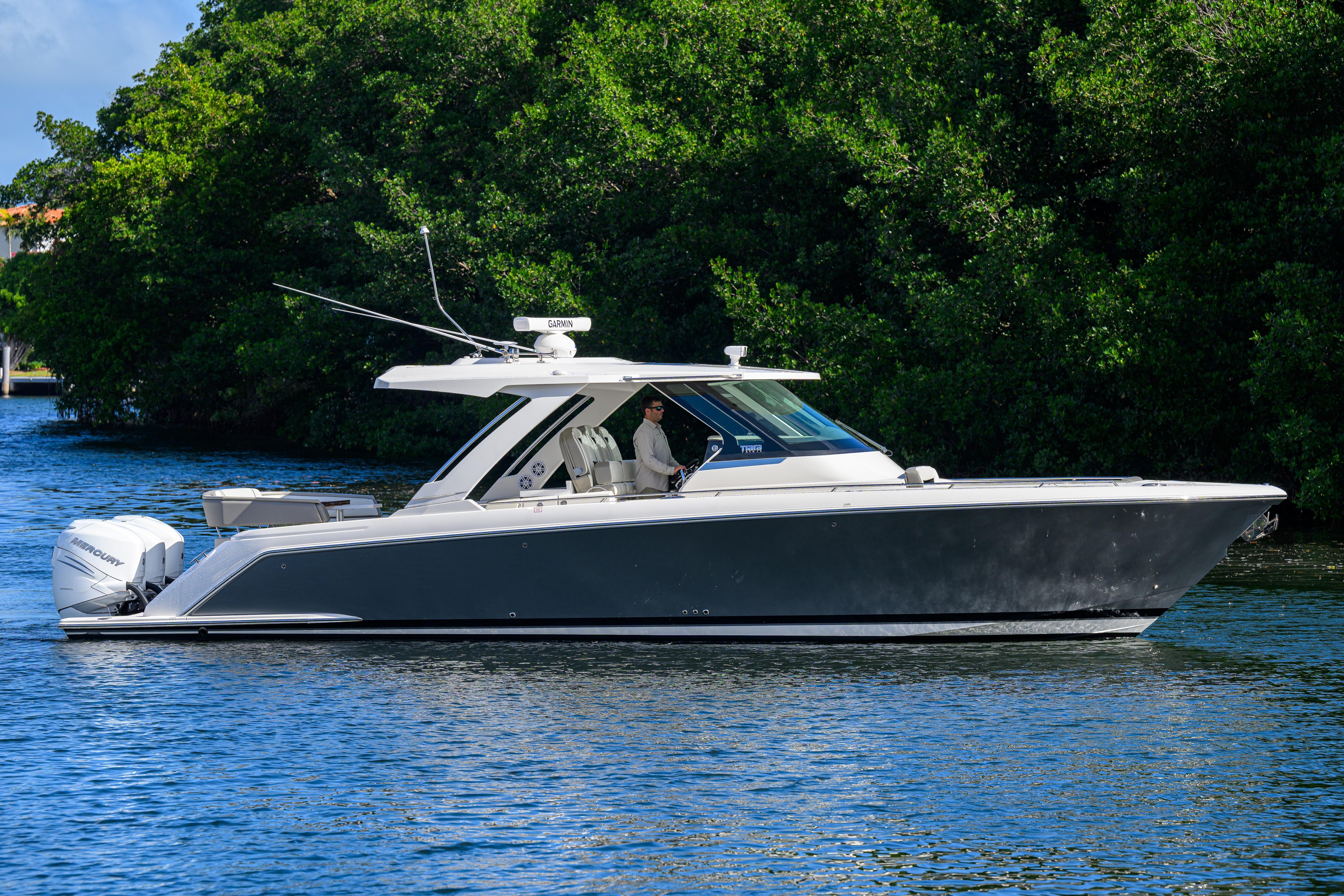 38' Tiara 2022