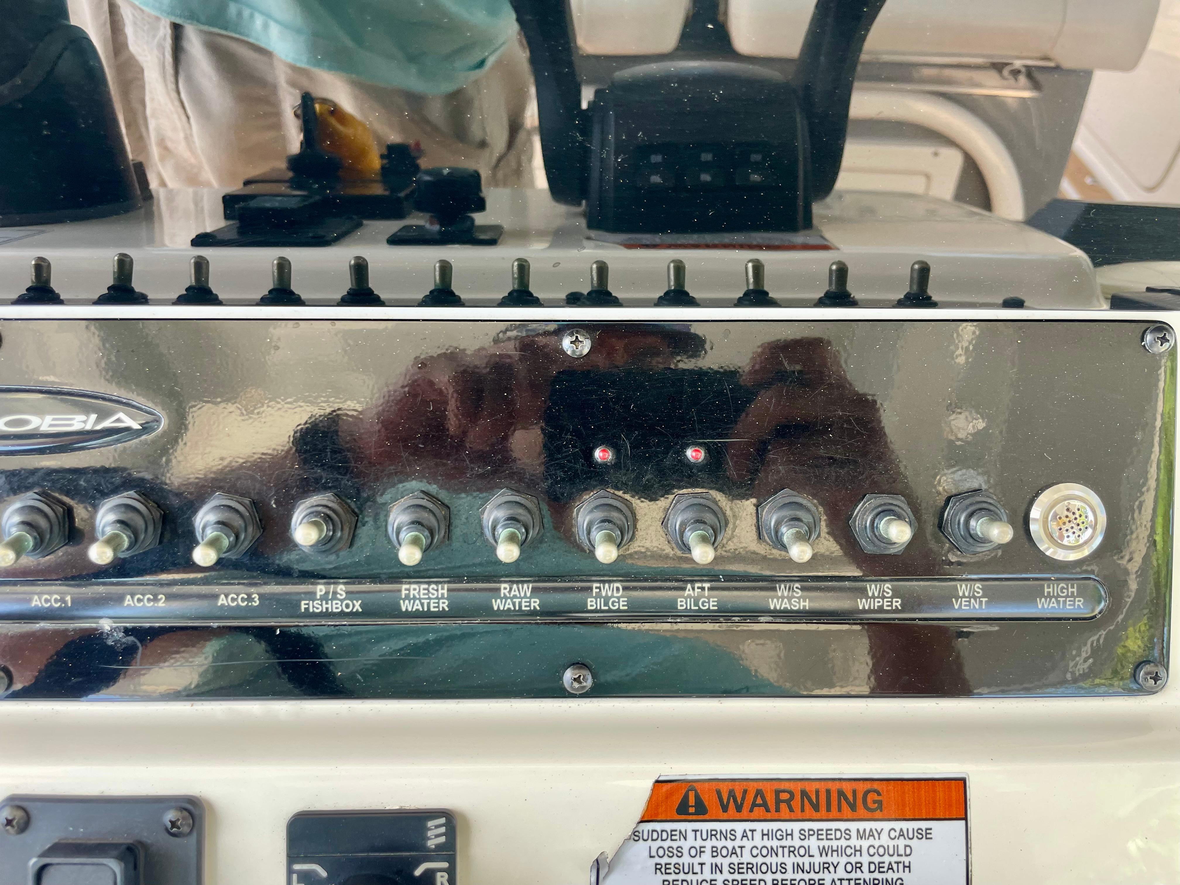 2021-cobia-350-center-console-power-9443307-20250319124812670-1_XLARGE