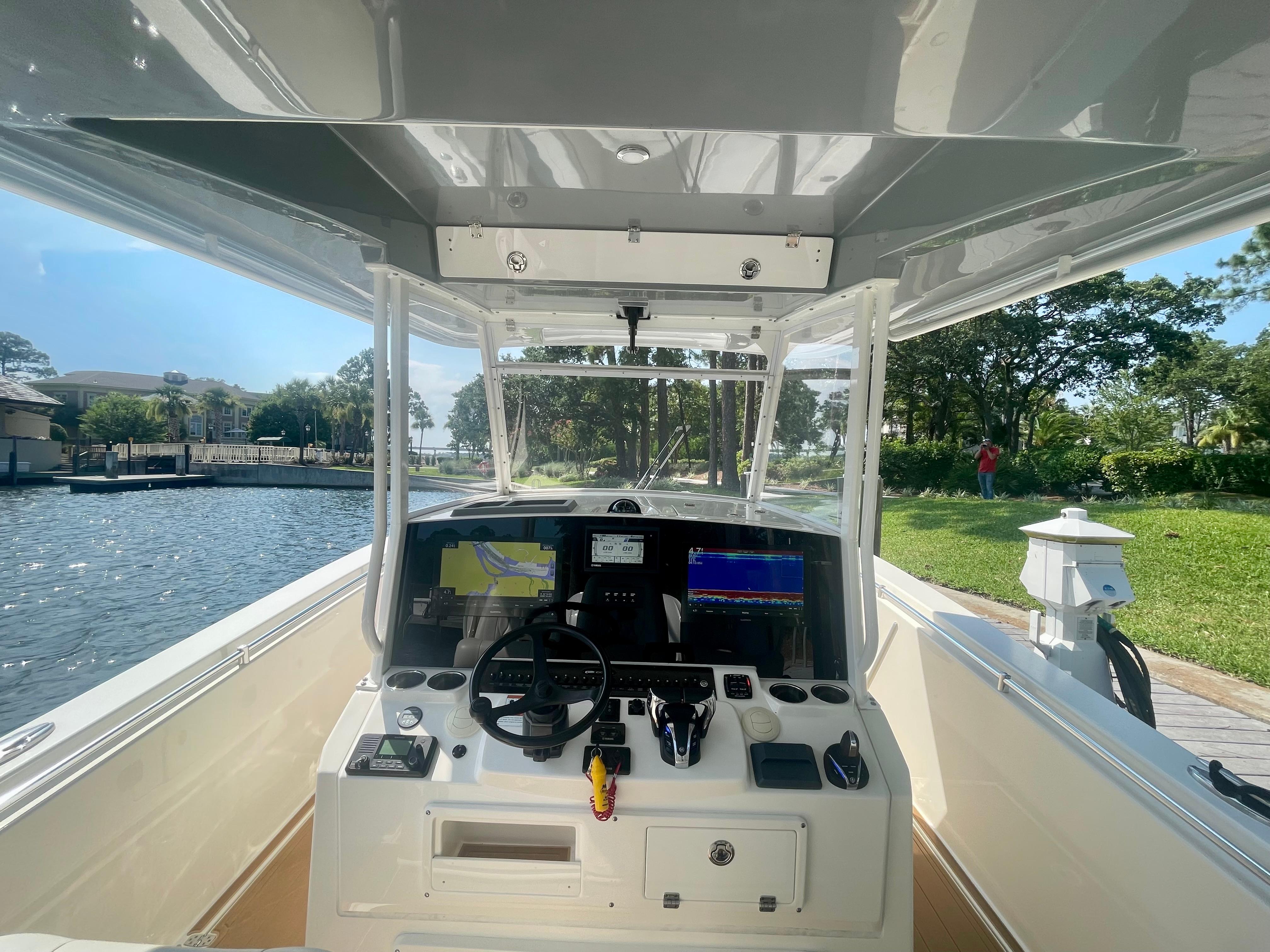 2021-cobia-350-center-console-power-9443307-20250319124858025-1_XLARGE