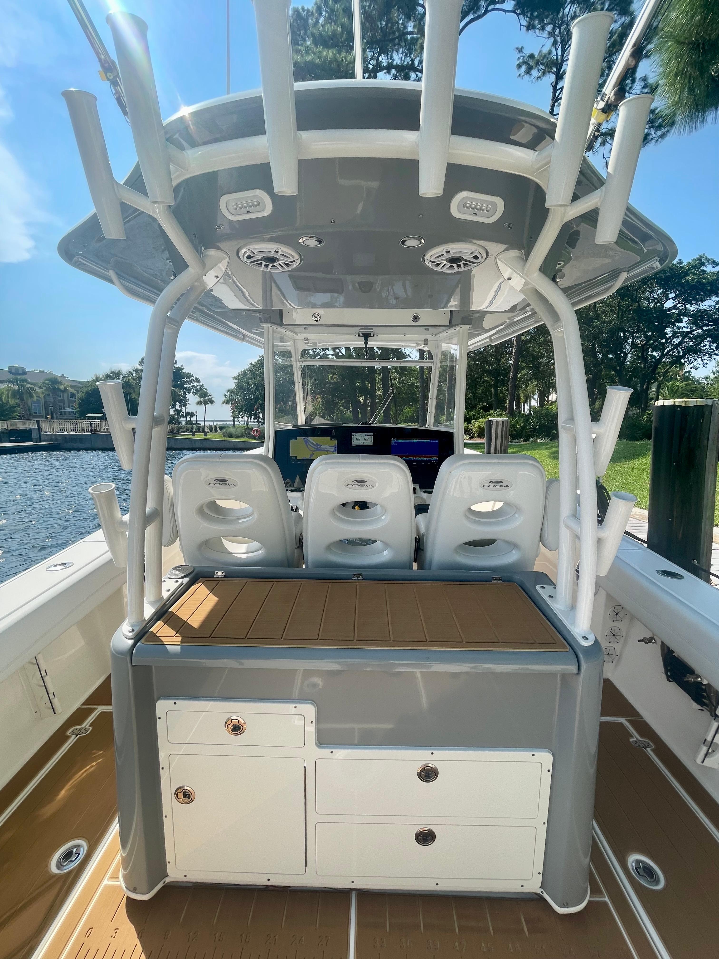 2021-cobia-350-center-console-power-9443307-20250319124903953-1_XLARGE