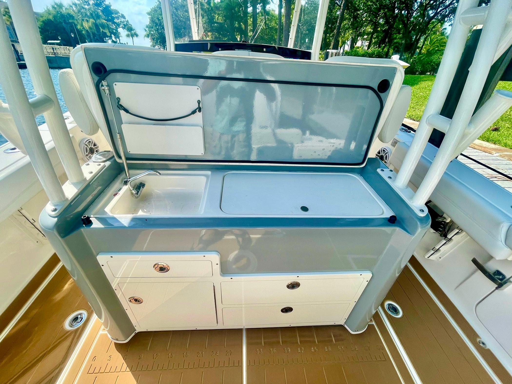 2021-cobia-350-center-console-power-9443307-20250319124914046-1_XLARGE