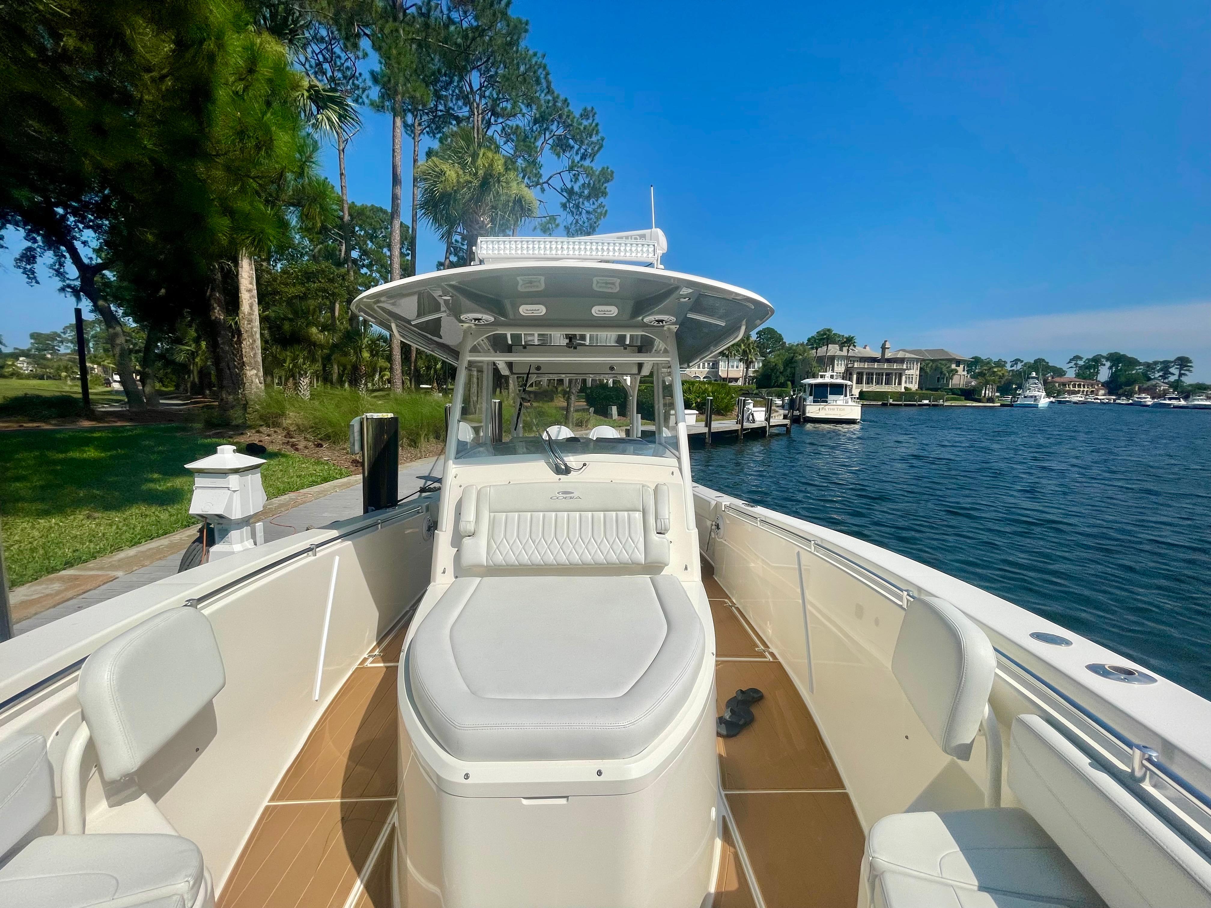 2021-cobia-350-center-console-power-9443307-20250319124931081-1_XLARGE