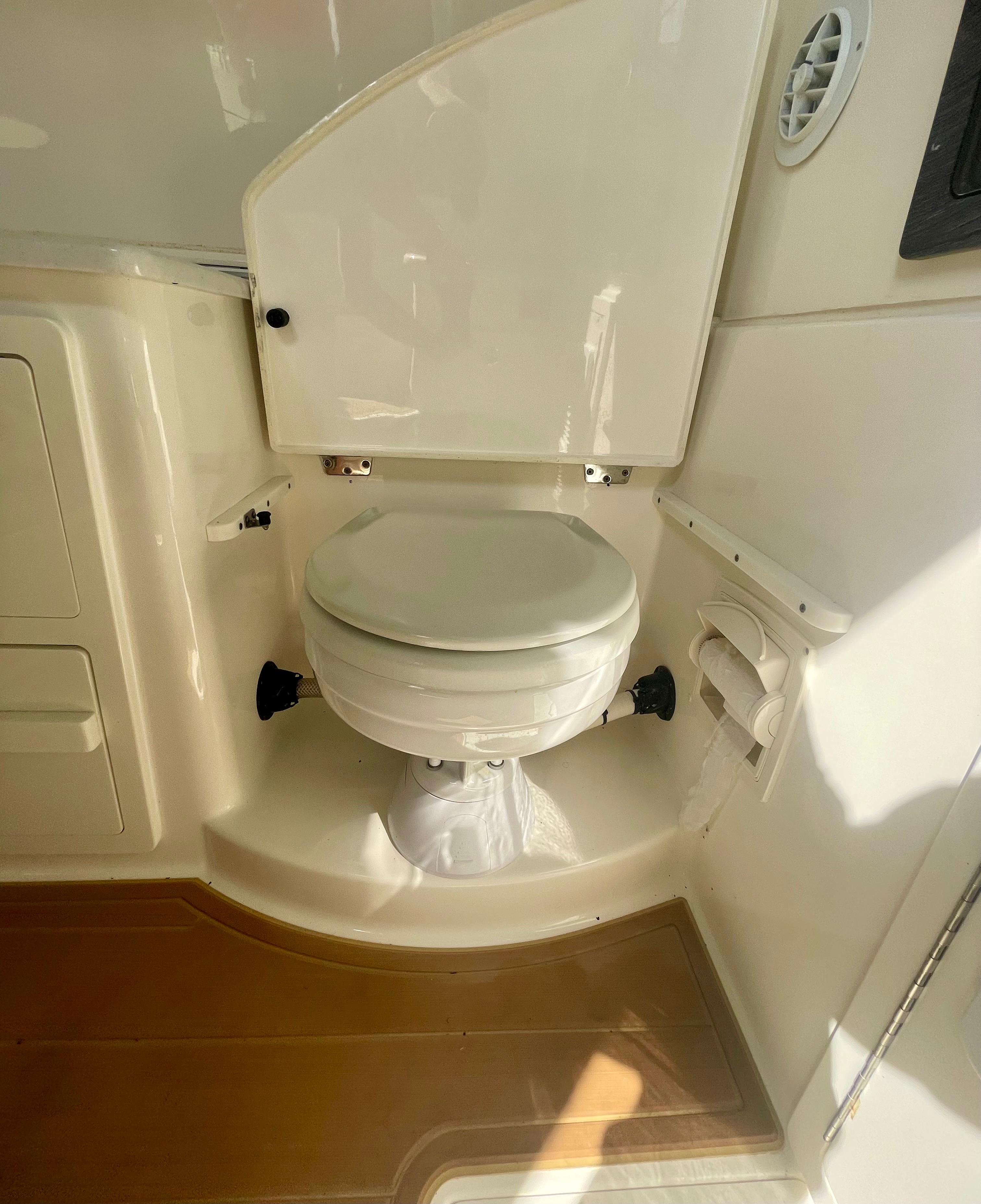 2021-cobia-350-center-console-power-9443307-20250319125033517-1_XLARGE