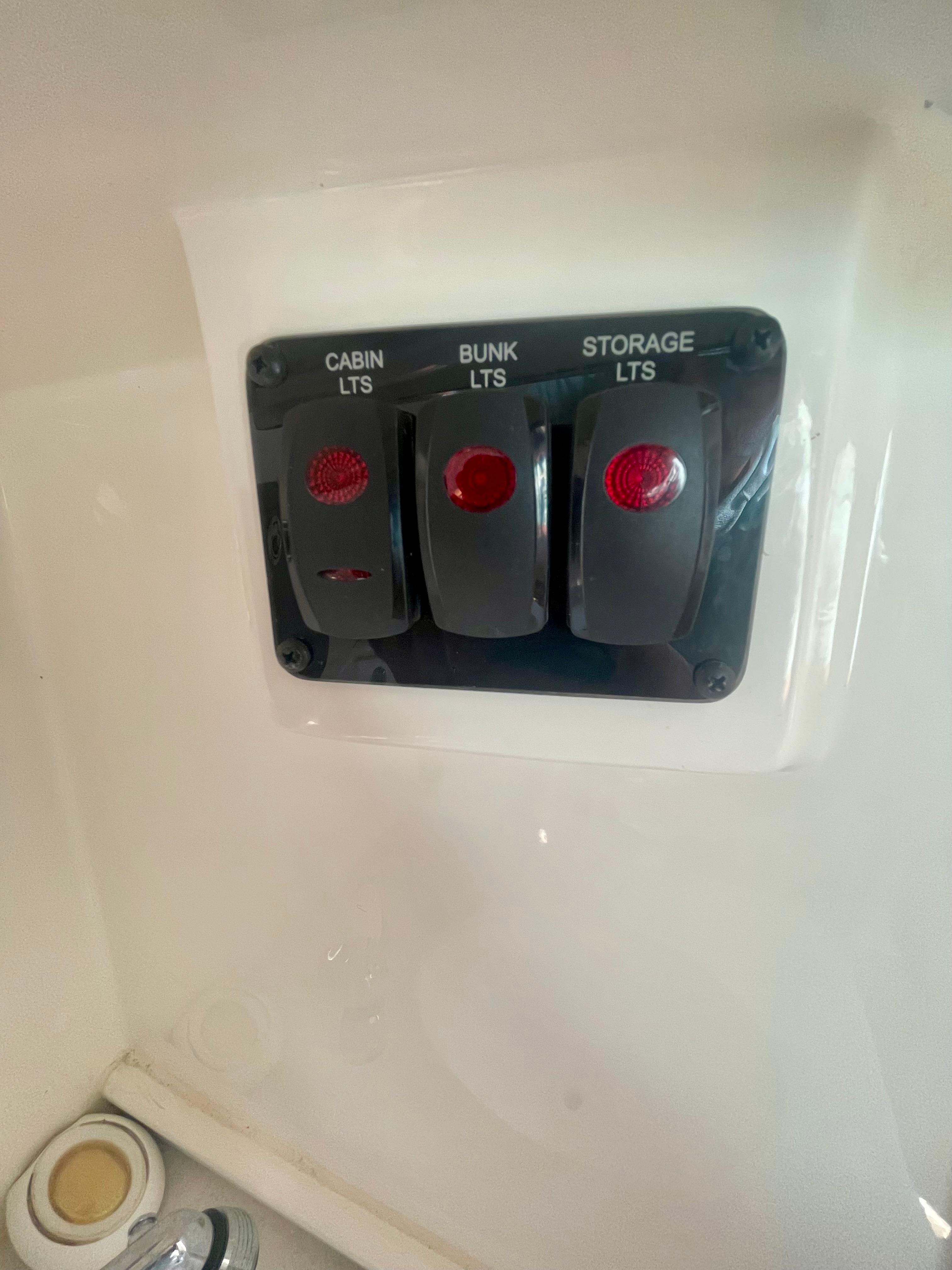 2021-cobia-350-center-console-power-9443307-20250319125043932-1_XLARGE