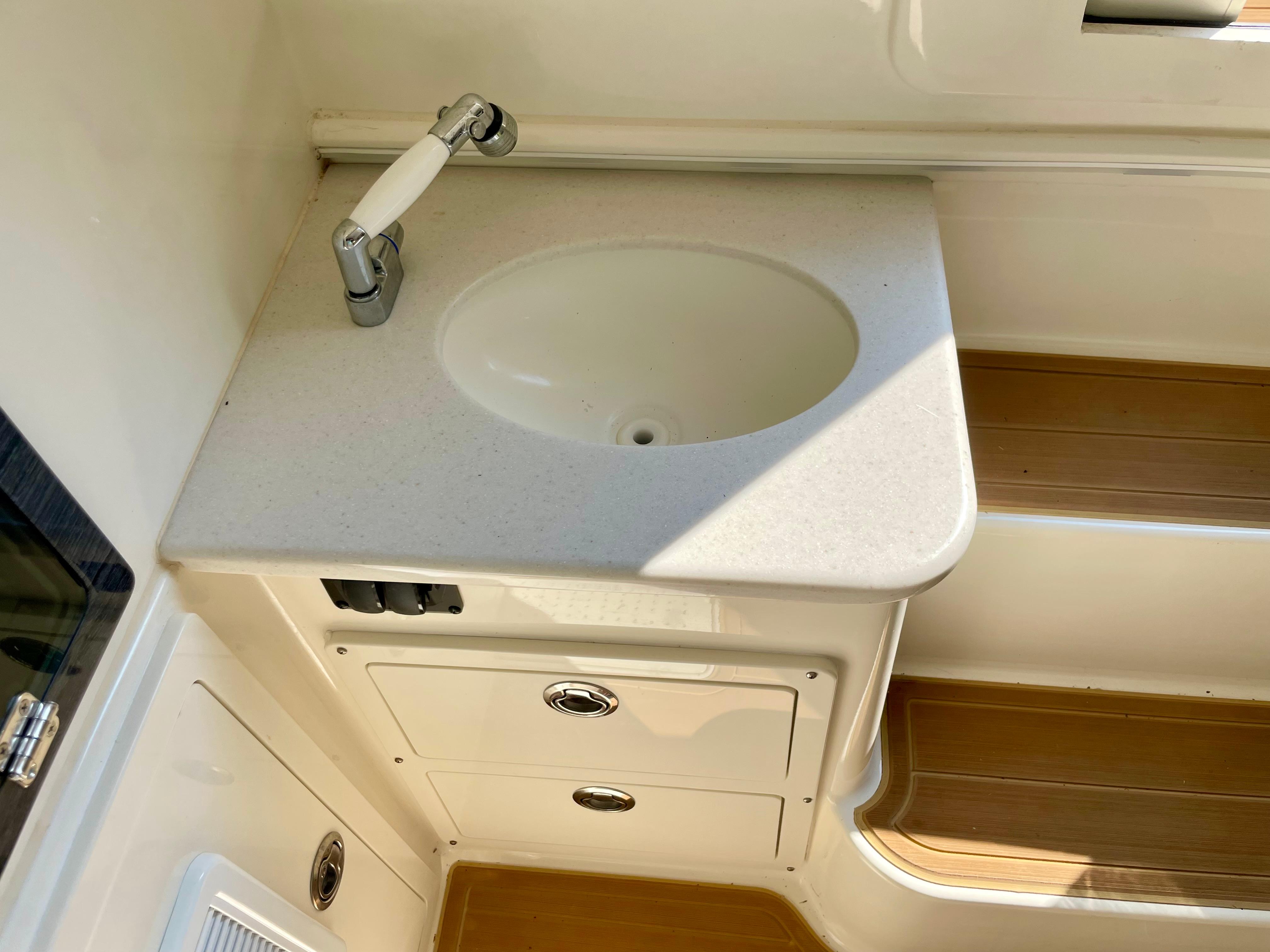 2021-cobia-350-center-console-power-9443307-20250319125225759-1_XLARGE