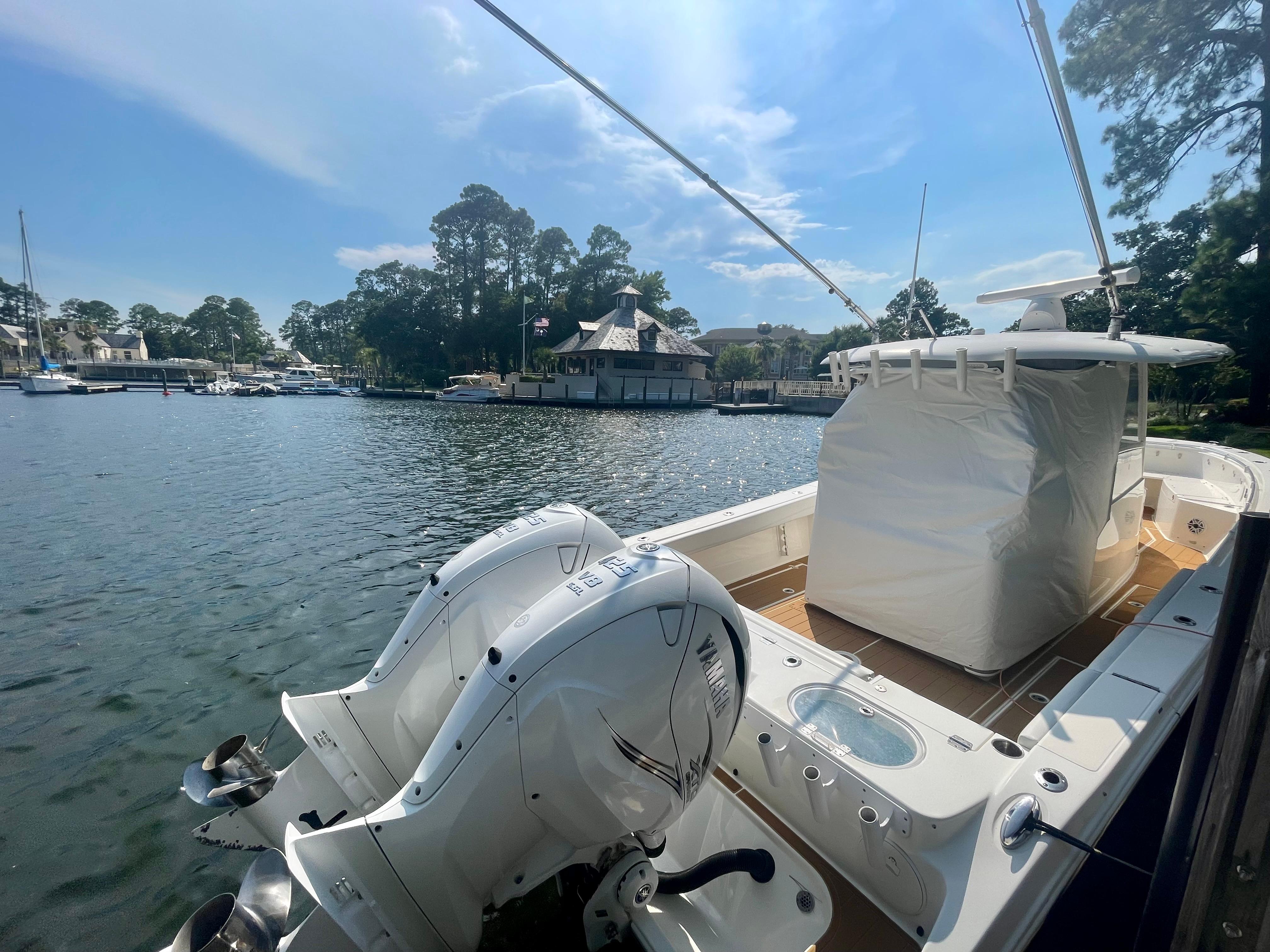 2021-cobia-350-center-console-power-9443307-20250319125235605-1_XLARGE