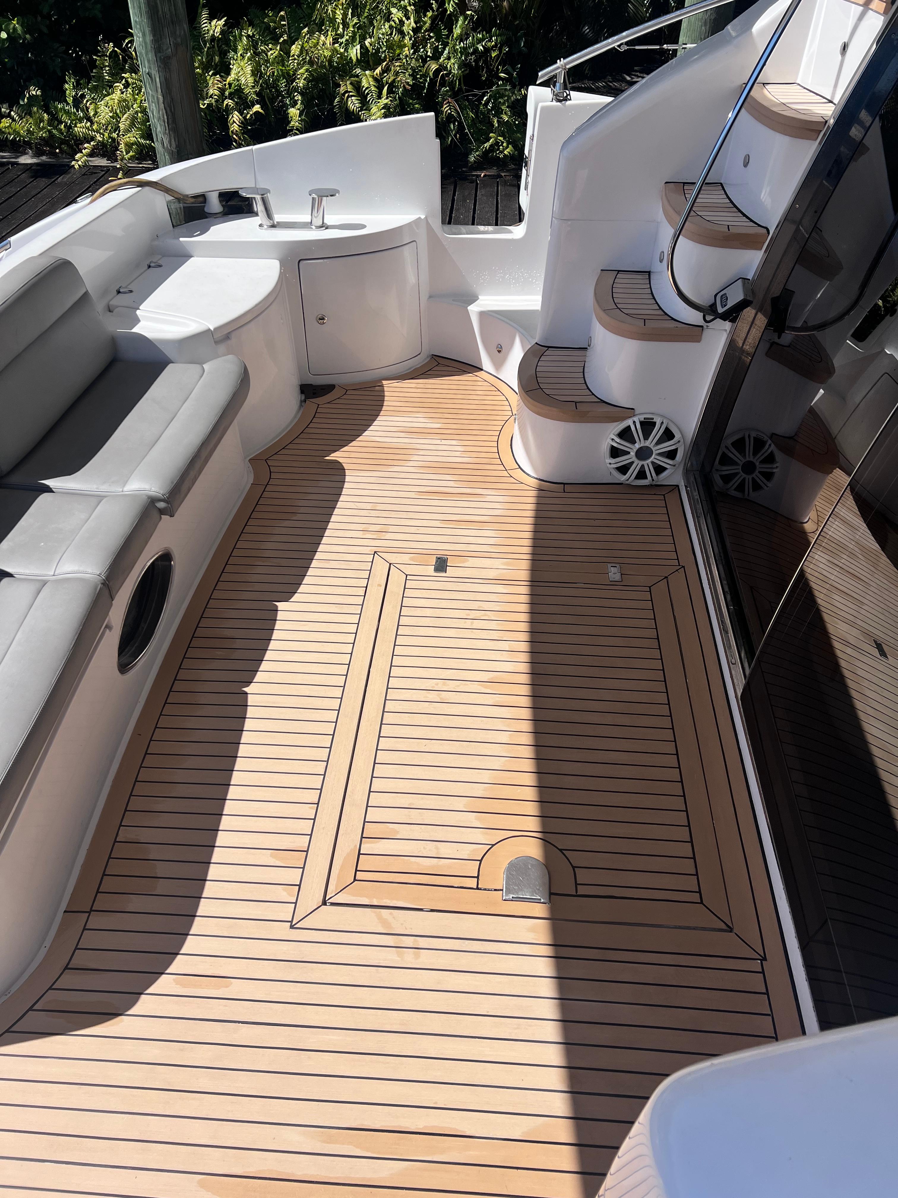 Azimut-55 flybridge 2005-Susi FL-US-2005 Azimut 55 Flybridge yacht deck with seating and stairs.-9213395 | Thumbnail