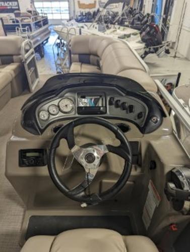2022 Sun Tracker boat for sale, model of the boat is Party Barge 20 DLX & Image # 4 of 9