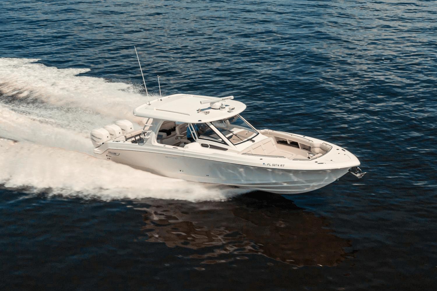 36 Boston Whaler 350 Realm 2019 | HMY Yachts