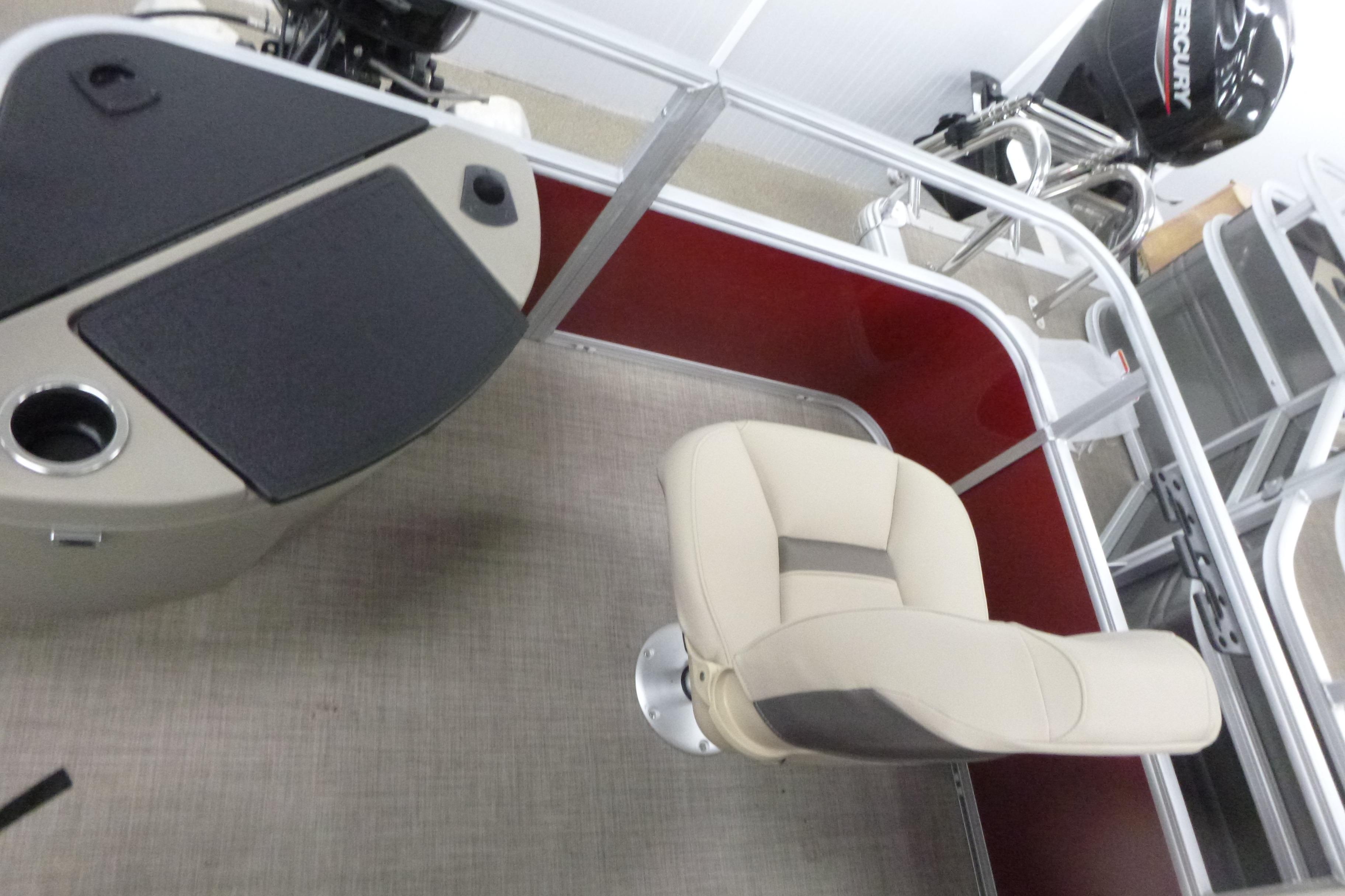 2025 Sun Tracker Bass Buggy 18 DLX Gallery