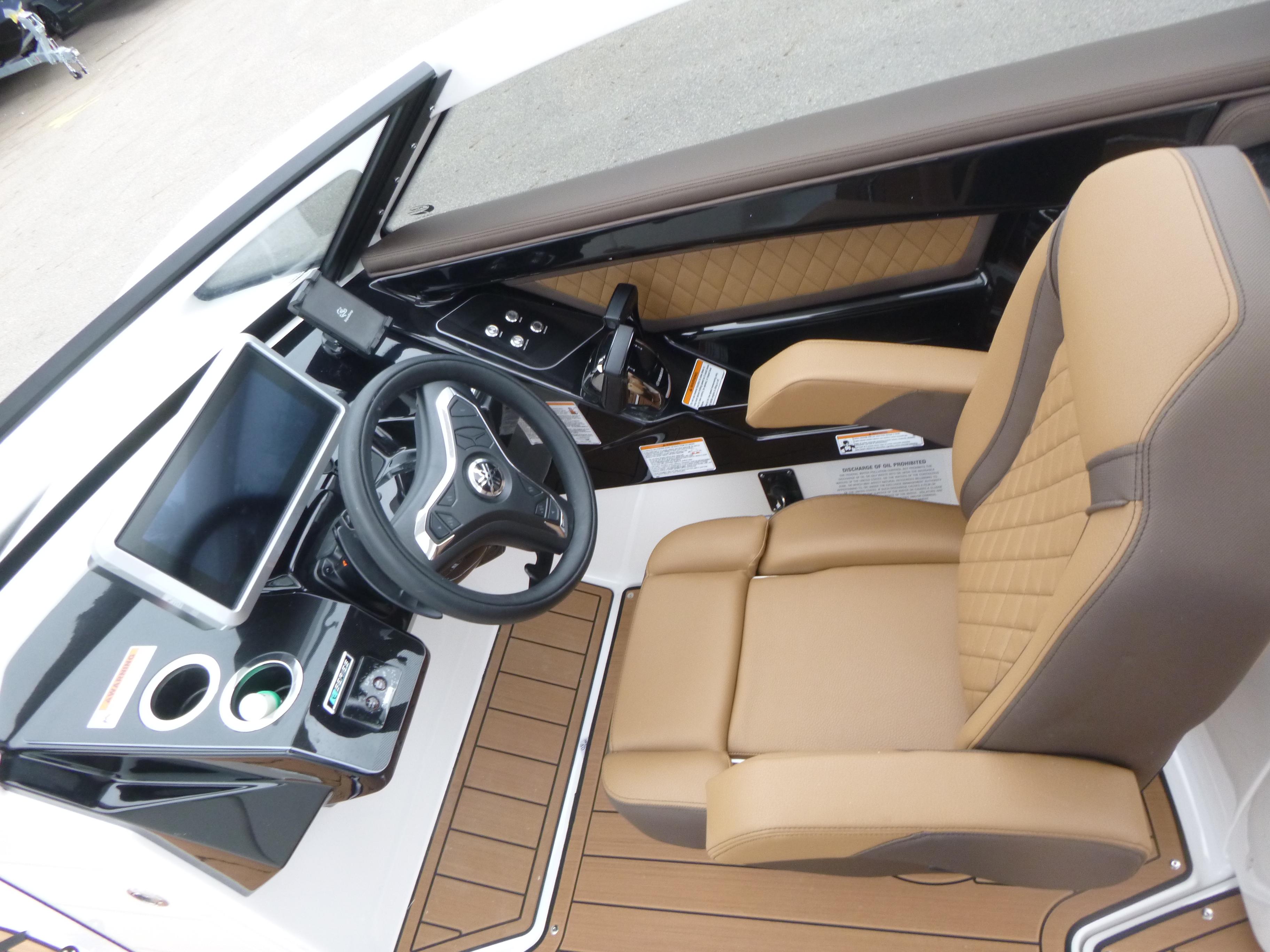 2025 Yamaha Boats 275SD Gallery