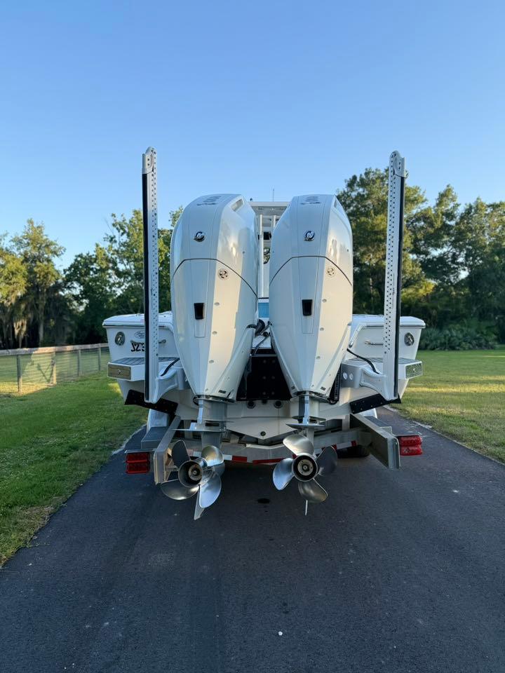 Tidewater-3100 Carolina Bay 2025 -FL-US-2025 Tidewater 3100 Carolina Bay boat with dual outboard engines on a trailer.-9803417 | Thumbnail