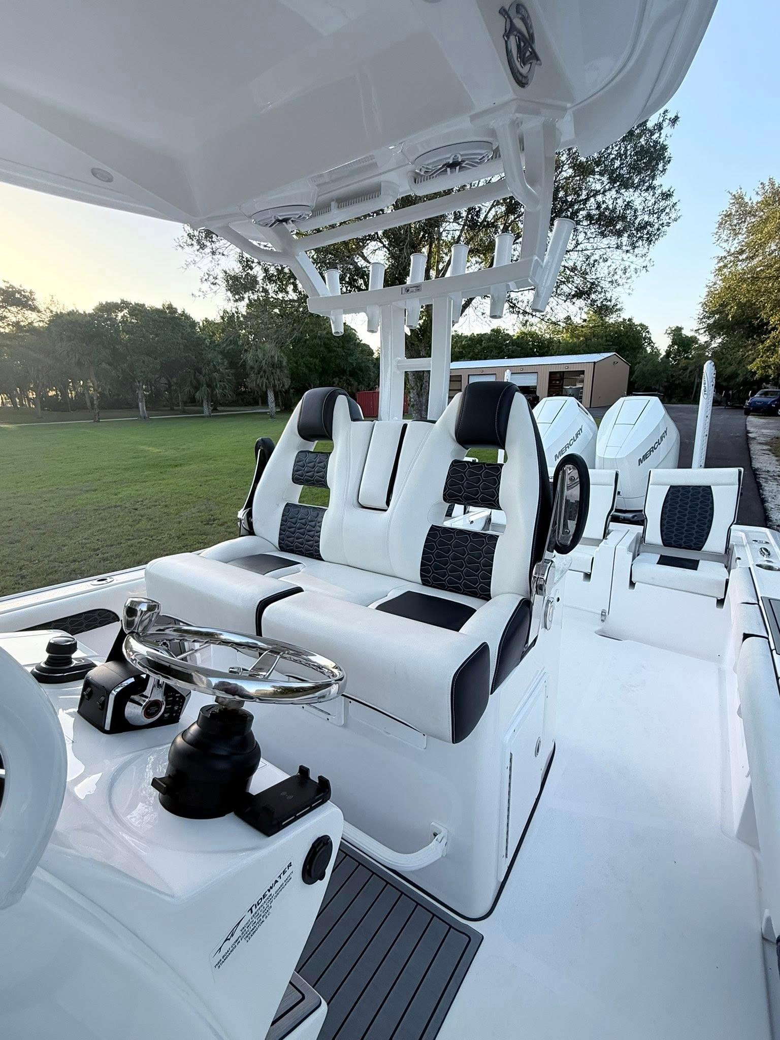 Tidewater-3100 Carolina Bay 2025 -FL-US-2025 Tidewater 3100 Carolina Bay boat interior with sleek seating and modern controls.-9803417 | Thumbnail