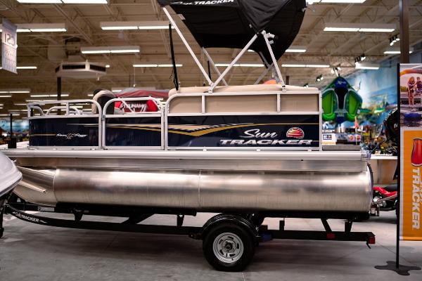 2022 Sun Tracker boat for sale, model of the boat is BASS BUGGY 16 XL SELECT & Image # 6 of 21