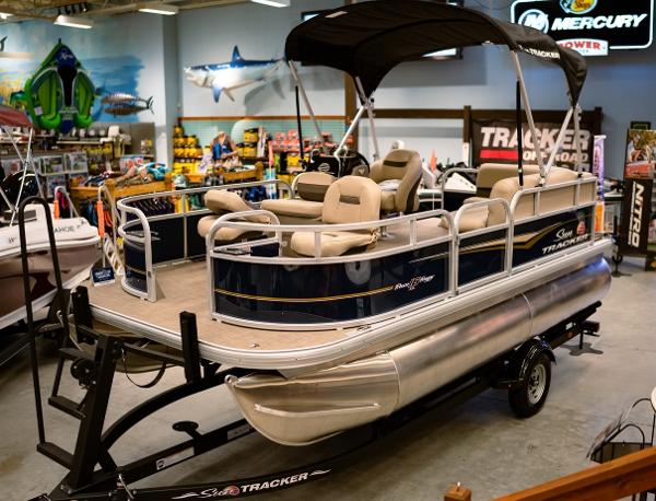2022 Sun Tracker boat for sale, model of the boat is BASS BUGGY 16 XL SELECT & Image # 1 of 21