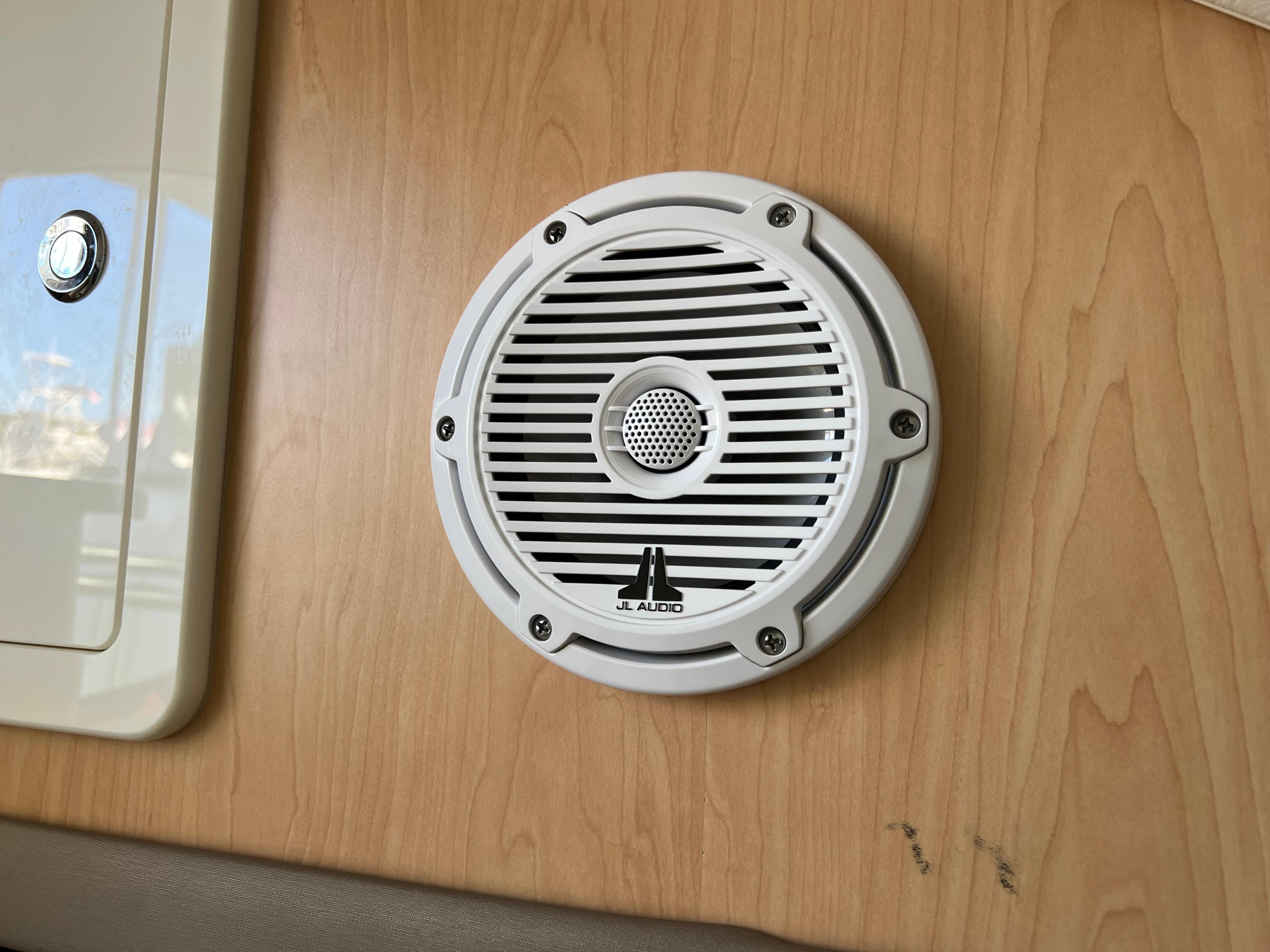2019-world-cat-320-dc-power-9773404-20250502055926425-1_XLARGE