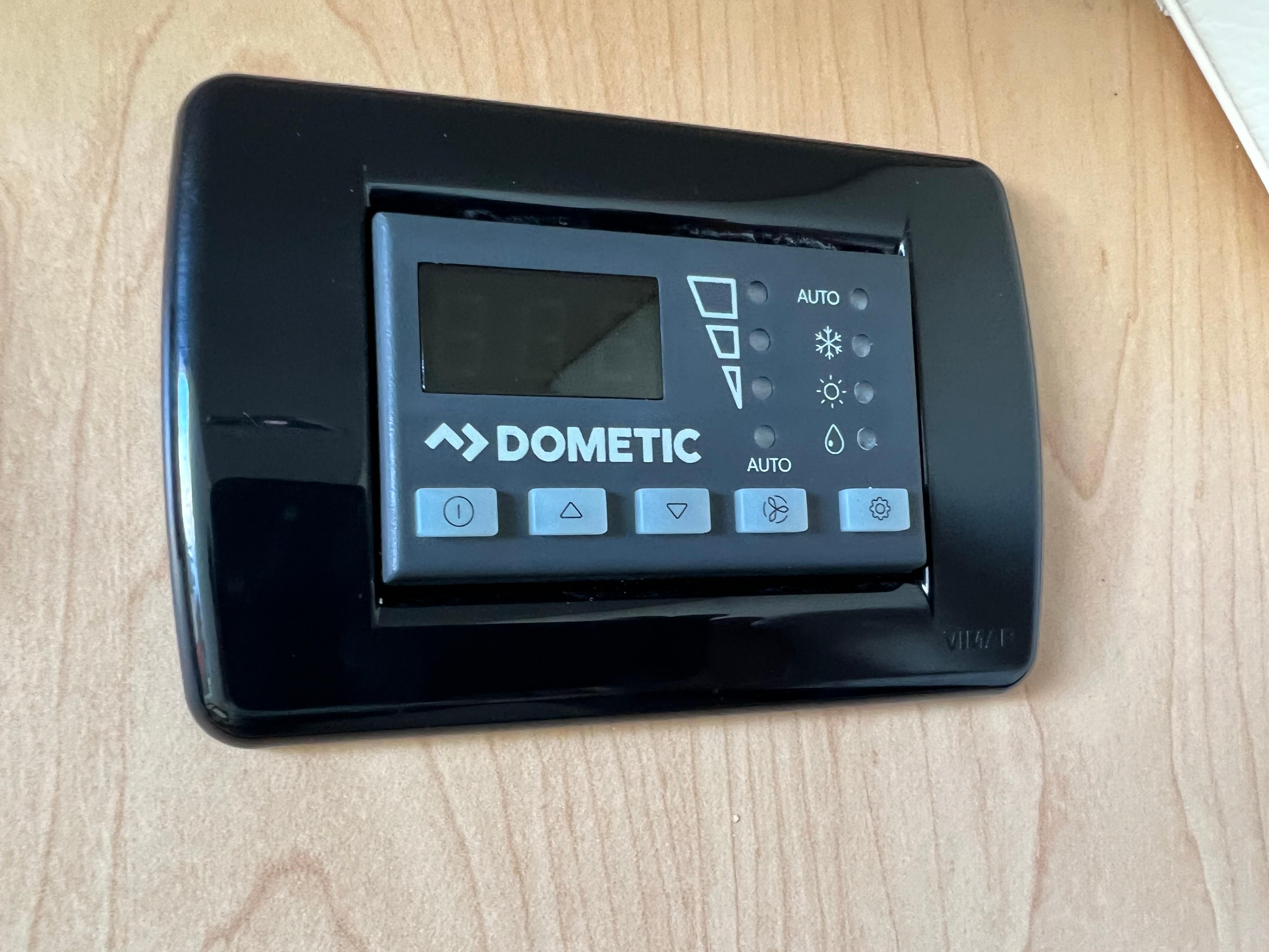 2019-world-cat-320-dc-power-9773404-20250502055931019-1_XLARGE
